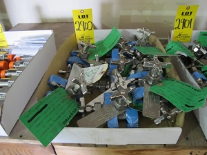 LOT (9) VALVES, MANIFOLD TYPE, 3/8" SIZE, 2485 LB/700 DEGREE F RATING, 316 SS MATERIAL, COMPRESSION CONNECTIONS, A182 SPECIFICATION, 4-WAY STYLE, HANDWHEEL OPERATOR. MARK 856. PART # 30023000 (W-51) LOADING & HANDLING FEE $5-